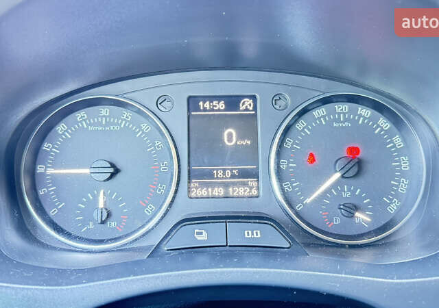 Черный Шкода Фабия, объемом двигателя 1.2 л и пробегом 266 тыс. км за 5600 $, фото 14 на Automoto.ua
