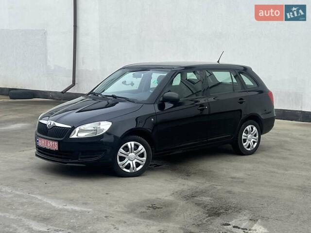 Черный Шкода Фабия, объемом двигателя 0 л и пробегом 139 тыс. км за 5600 $, фото 1 на Automoto.ua