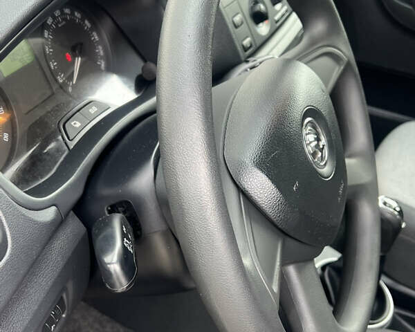 Черный Шкода Фабия, объемом двигателя 0 л и пробегом 139 тыс. км за 5600 $, фото 33 на Automoto.ua