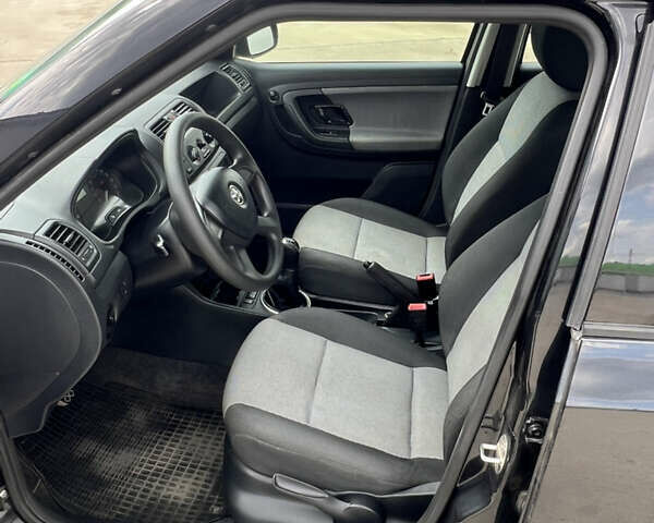 Черный Шкода Фабия, объемом двигателя 0 л и пробегом 139 тыс. км за 5700 $, фото 24 на Automoto.ua