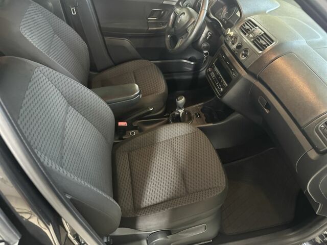 Чорний Шкода Фабія, об'ємом двигуна 1.6 л та пробігом 296 тис. км за 4950 $, фото 4 на Automoto.ua