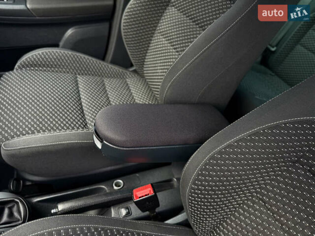 Чорний Шкода Фабія, об'ємом двигуна 1.4 л та пробігом 203 тис. км за 8599 $, фото 17 на Automoto.ua