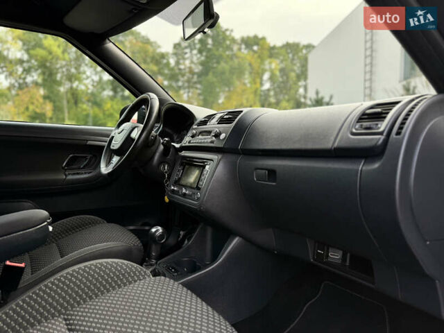 Черный Шкода Фабия, объемом двигателя 1.4 л и пробегом 203 тыс. км за 8699 $, фото 32 на Automoto.ua