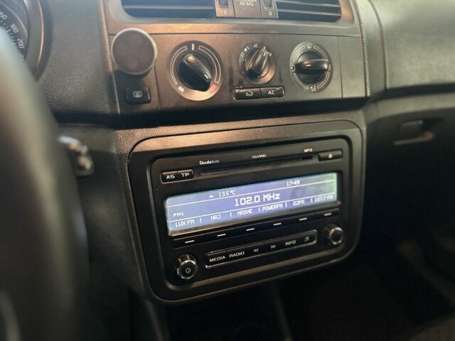 Чорний Шкода Фабія, об'ємом двигуна 1.6 л та пробігом 296 тис. км за 4950 $, фото 7 на Automoto.ua