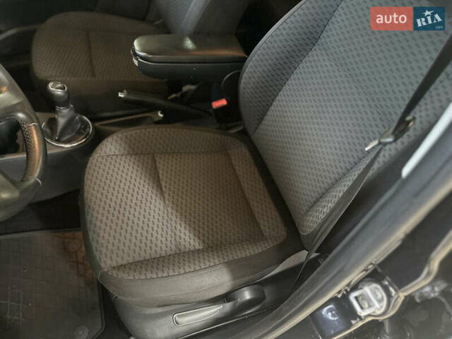 Чорний Шкода Фабія, об'ємом двигуна 1.6 л та пробігом 296 тис. км за 5450 $, фото 12 на Automoto.ua