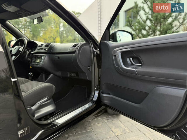 Черный Шкода Фабия, объемом двигателя 1.4 л и пробегом 203 тыс. км за 8699 $, фото 30 на Automoto.ua