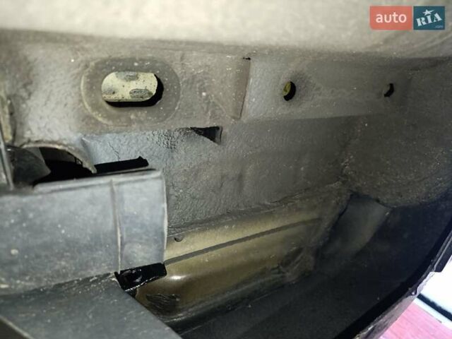 Черный Шкода Фабия, объемом двигателя 1.4 л и пробегом 203 тыс. км за 10500 $, фото 27 на Automoto.ua