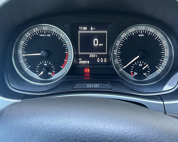 Черный Шкода Фабия, объемом двигателя 1.4 л и пробегом 293 тыс. км за 8200 $, фото 10 на Automoto.ua