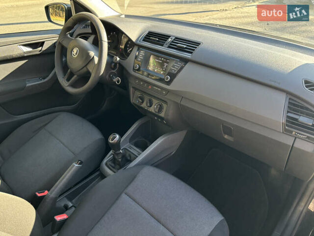 Черный Шкода Фабия, объемом двигателя 1 л и пробегом 215 тыс. км за 6300 $, фото 7 на Automoto.ua