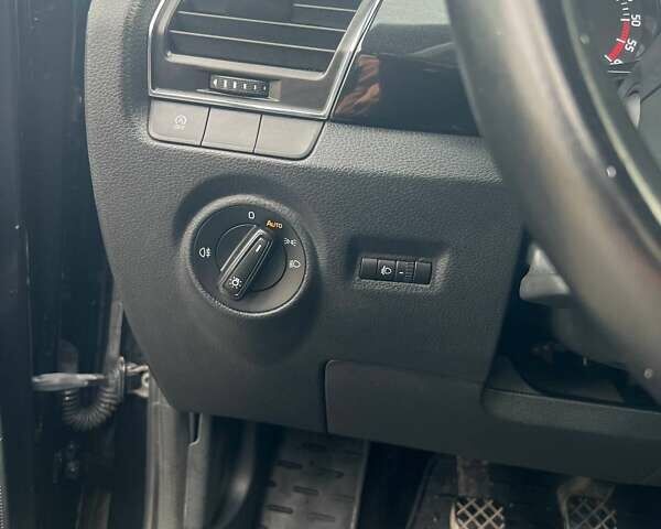 Черный Шкода Фабия, объемом двигателя 1.42 л и пробегом 180 тыс. км за 9000 $, фото 15 на Automoto.ua