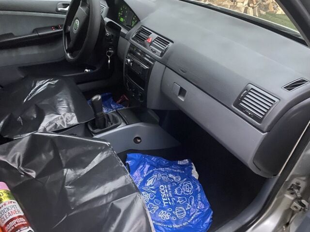 Коричневый Шкода Фабия, объемом двигателя 0 л и пробегом 300 тыс. км за 1500 $, фото 3 на Automoto.ua