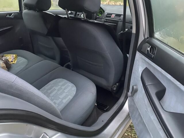 Коричневый Шкода Фабия, объемом двигателя 0 л и пробегом 300 тыс. км за 1500 $, фото 4 на Automoto.ua