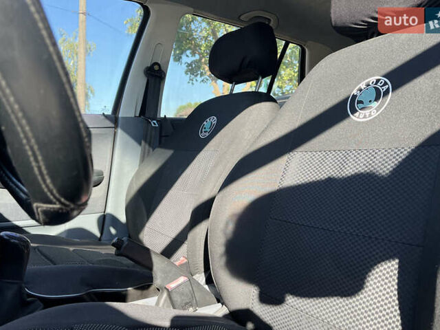 Коричневый Шкода Фабия, объемом двигателя 1.4 л и пробегом 229 тыс. км за 2800 $, фото 9 на Automoto.ua