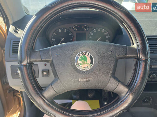Коричневый Шкода Фабия, объемом двигателя 1.4 л и пробегом 229 тыс. км за 2800 $, фото 10 на Automoto.ua