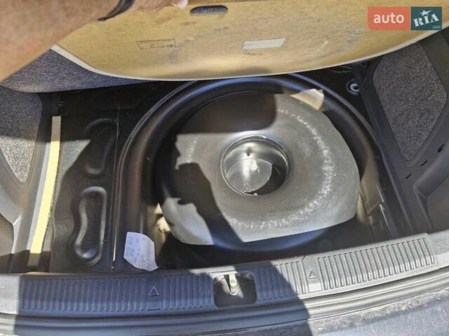 Коричневый Шкода Фабия, объемом двигателя 1.6 л и пробегом 214 тыс. км за 5500 $, фото 8 на Automoto.ua