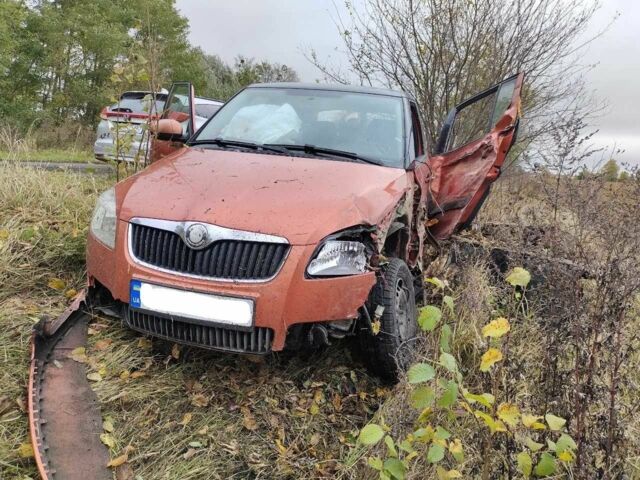 Шкода Фабия 2009 в Коростене на Automoto.ua Коричневый Шкода Фабия, объемом двигателя 1.4 л и пробегом 1 тыс. км за 1750 $, фото 1 на Automoto.ua