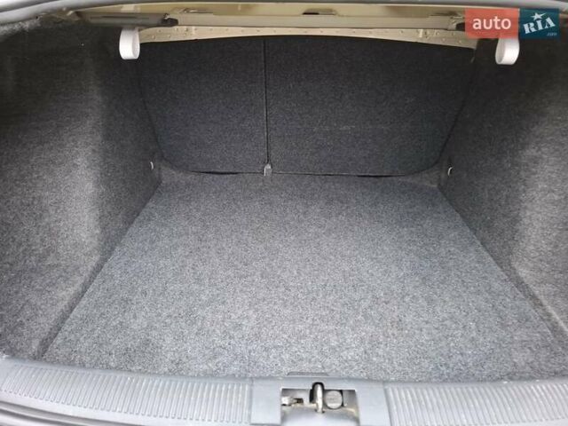 Коричневый Шкода Фабия, объемом двигателя 1.39 л и пробегом 183 тыс. км за 4499 $, фото 17 на Automoto.ua