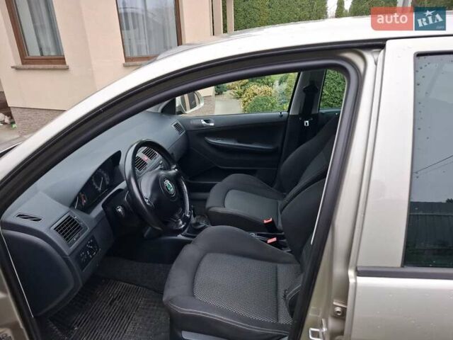 Коричневый Шкода Фабия, объемом двигателя 1.39 л и пробегом 183 тыс. км за 4499 $, фото 1 на Automoto.ua