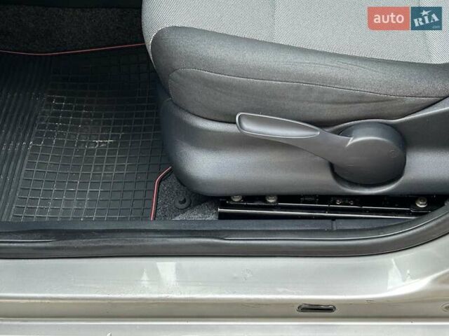 Коричневий Шкода Фабія, об'ємом двигуна 1.39 л та пробігом 177 тис. км за 4900 $, фото 17 на Automoto.ua