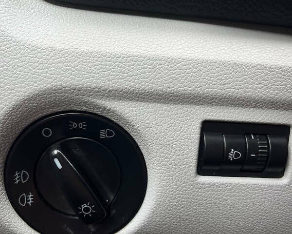 Коричневий Шкода Фабія, об'ємом двигуна 1.6 л та пробігом 218 тис. км за 5950 $, фото 28 на Automoto.ua