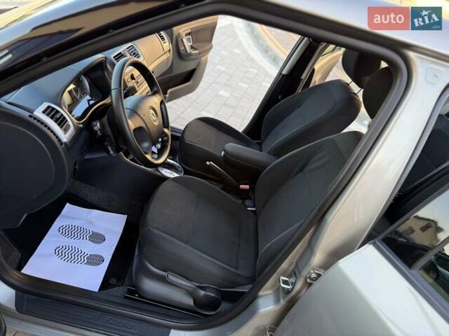 Коричневый Шкода Фабия, объемом двигателя 1.6 л и пробегом 140 тыс. км за 7950 $, фото 56 на Automoto.ua