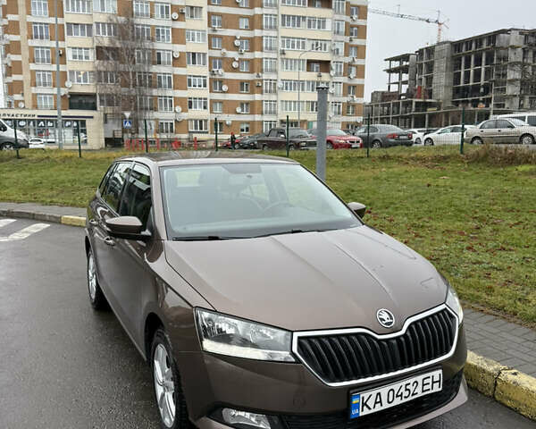 Коричневый Шкода Фабия, объемом двигателя 1 л и пробегом 93 тыс. км за 13000 $, фото 2 на Automoto.ua