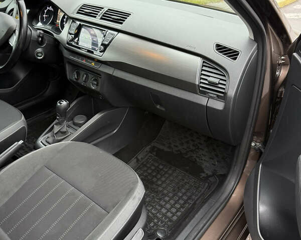 Коричневый Шкода Фабия, объемом двигателя 1 л и пробегом 93 тыс. км за 13000 $, фото 10 на Automoto.ua