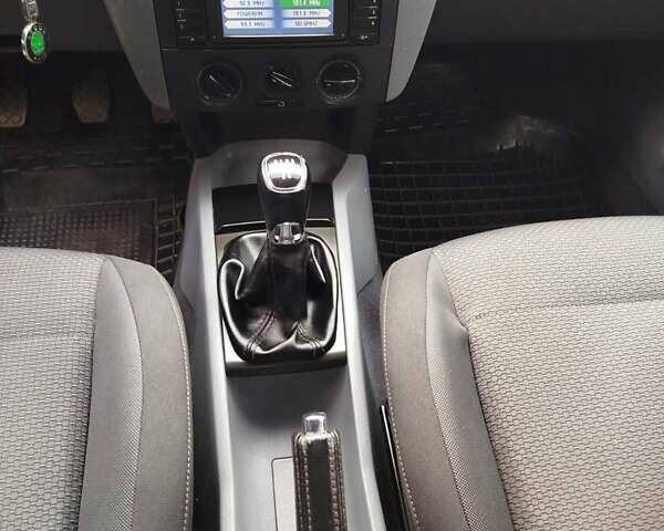 Красный Шкода Фабия, объемом двигателя 1.4 л и пробегом 180 тыс. км за 3700 $, фото 8 на Automoto.ua