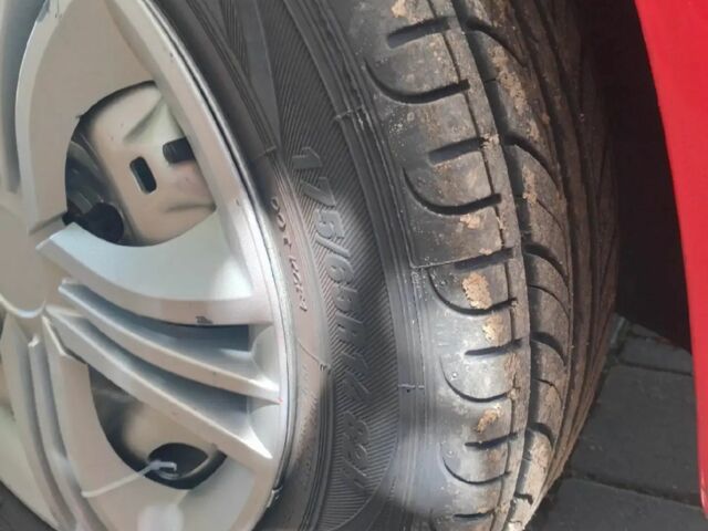 Красный Шкода Фабия, объемом двигателя 0 л и пробегом 26 тыс. км за 3800 $, фото 6 на Automoto.ua