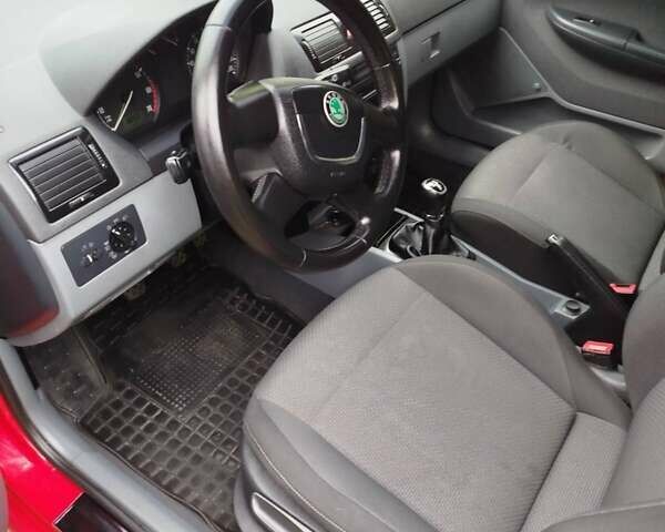 Красный Шкода Фабия, объемом двигателя 1.4 л и пробегом 180 тыс. км за 3700 $, фото 10 на Automoto.ua