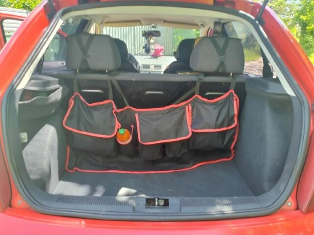 Красный Шкода Фабия, объемом двигателя 0 л и пробегом 26 тыс. км за 3800 $, фото 4 на Automoto.ua