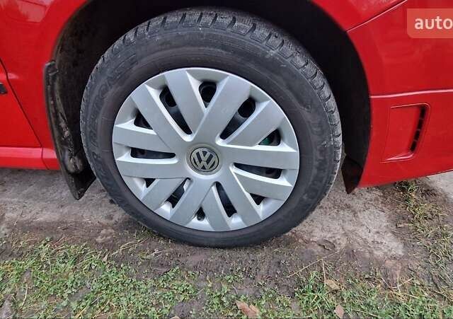 Красный Шкода Фабия, объемом двигателя 1.4 л и пробегом 180 тыс. км за 3700 $, фото 5 на Automoto.ua