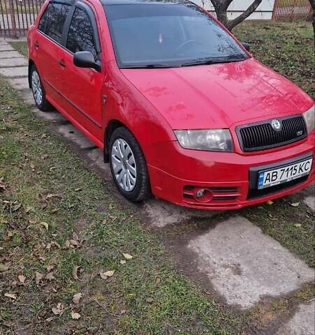 Красный Шкода Фабия, объемом двигателя 1.4 л и пробегом 180 тыс. км за 3700 $, фото 1 на Automoto.ua