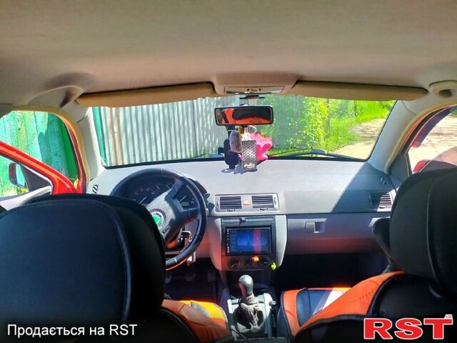 Красный Шкода Фабия, объемом двигателя 1.4 л и пробегом 250 тыс. км за 3800 $, фото 7 на Automoto.ua