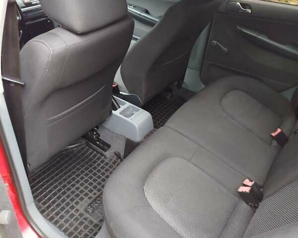 Красный Шкода Фабия, объемом двигателя 1.4 л и пробегом 180 тыс. км за 3700 $, фото 9 на Automoto.ua