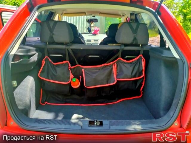 Красный Шкода Фабия, объемом двигателя 1.4 л и пробегом 250 тыс. км за 3800 $, фото 3 на Automoto.ua