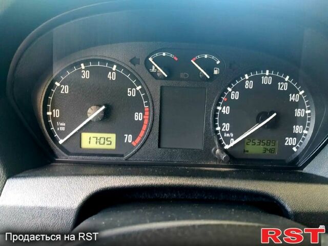 Красный Шкода Фабия, объемом двигателя 1.4 л и пробегом 250 тыс. км за 3800 $, фото 9 на Automoto.ua