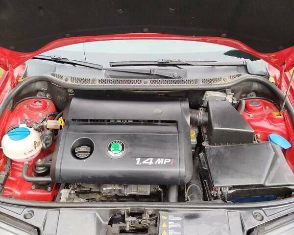 Красный Шкода Фабия, объемом двигателя 1.4 л и пробегом 180 тыс. км за 3700 $, фото 7 на Automoto.ua