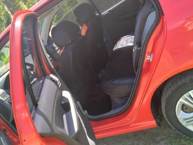 Красный Шкода Фабия, объемом двигателя 0 л и пробегом 26 тыс. км за 3800 $, фото 5 на Automoto.ua