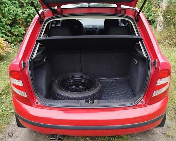 Красный Шкода Фабия, объемом двигателя 1.4 л и пробегом 180 тыс. км за 3700 $, фото 11 на Automoto.ua