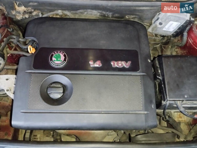 Красный Шкода Фабия, объемом двигателя 1.4 л и пробегом 120 тыс. км за 3900 $, фото 7 на Automoto.ua
