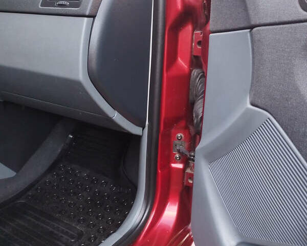 Красный Шкода Фабия, объемом двигателя 1.4 л и пробегом 120 тыс. км за 3900 $, фото 1 на Automoto.ua