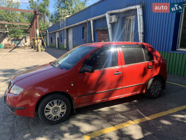 Красный Шкода Фабия, объемом двигателя 1.4 л и пробегом 260 тыс. км за 2900 $, фото 3 на Automoto.ua