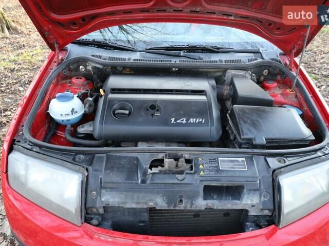 Красный Шкода Фабия, объемом двигателя 1.4 л и пробегом 386 тыс. км за 2950 $, фото 8 на Automoto.ua