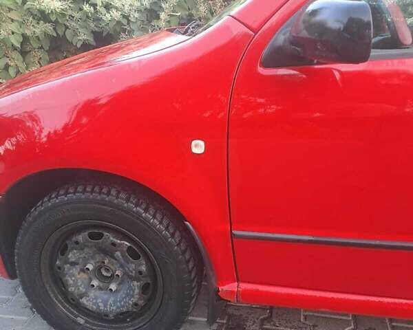 Красный Шкода Фабия, объемом двигателя 1.4 л и пробегом 386 тыс. км за 2950 $, фото 6 на Automoto.ua