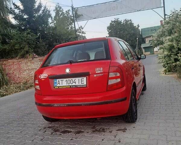 Красный Шкода Фабия, объемом двигателя 1.4 л и пробегом 386 тыс. км за 2950 $, фото 5 на Automoto.ua