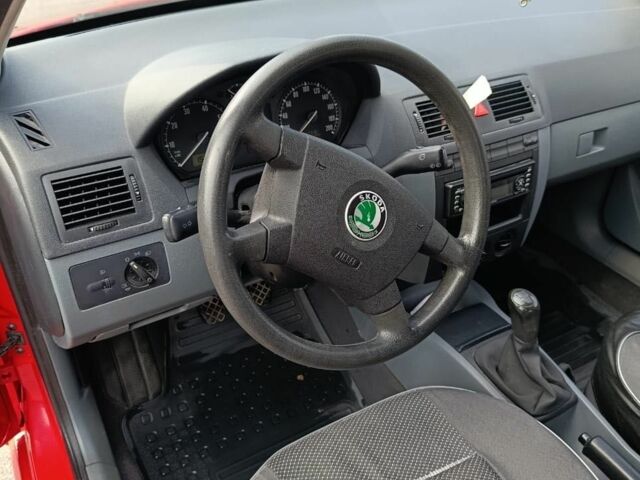 Червоний Шкода Фабія, об'ємом двигуна 1.4 л та пробігом 240 тис. км за 3300 $, фото 6 на Automoto.ua