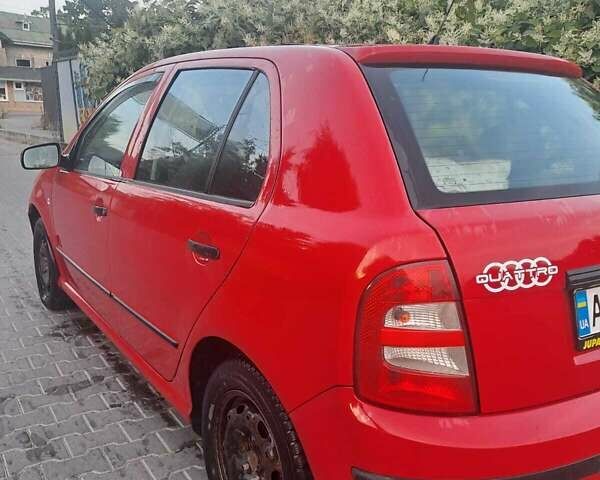 Красный Шкода Фабия, объемом двигателя 1.4 л и пробегом 386 тыс. км за 2950 $, фото 3 на Automoto.ua