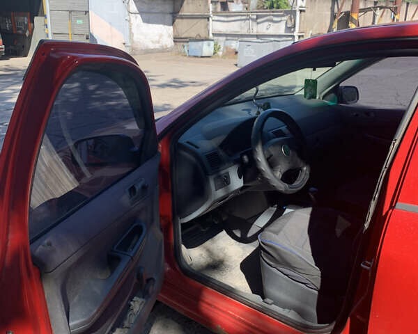 Красный Шкода Фабия, объемом двигателя 1.4 л и пробегом 260 тыс. км за 2900 $, фото 6 на Automoto.ua