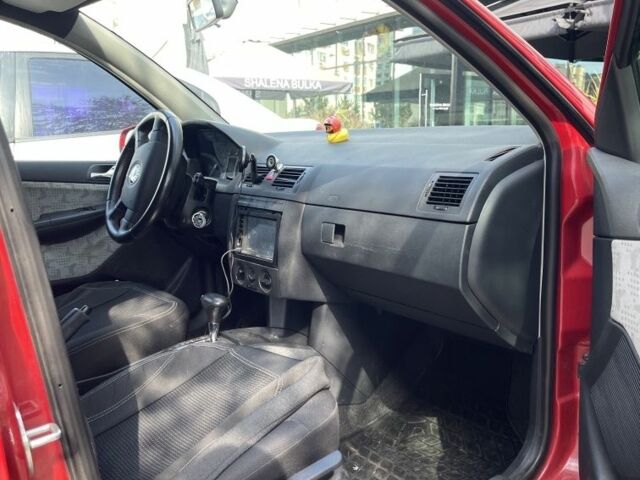 Червоний Шкода Фабія, об'ємом двигуна 1.4 л та пробігом 235 тис. км за 4288 $, фото 5 на Automoto.ua